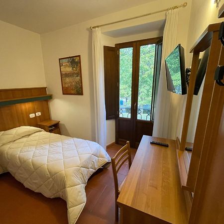 Hotel Rifugio La Foresta Валломброза Экстерьер фото